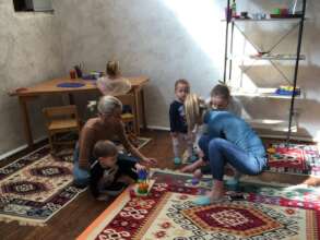 Improvised kindergarten with Montessori approach