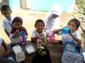 Moms make lunch for all children in the school