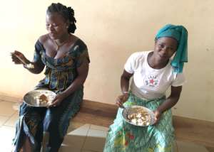 Lunch is a must at a time of malnutrition in Mali
