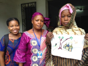 Refilwe Moahi, Peace Fellow (left) at the center