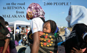 2.000 REFUGEES ON THE ROAD FROM MALAKASA TO RITSON