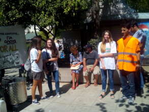 2 cooking for refugees in Creta