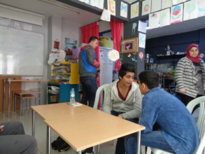 Syrians receiving information -maps / INSTANBUL