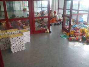 meals & toys for kids for Syrian, Afghan families
