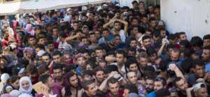 Refugees waiting for our essencial aid packages