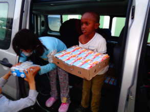 Refugee children helping our volunteers