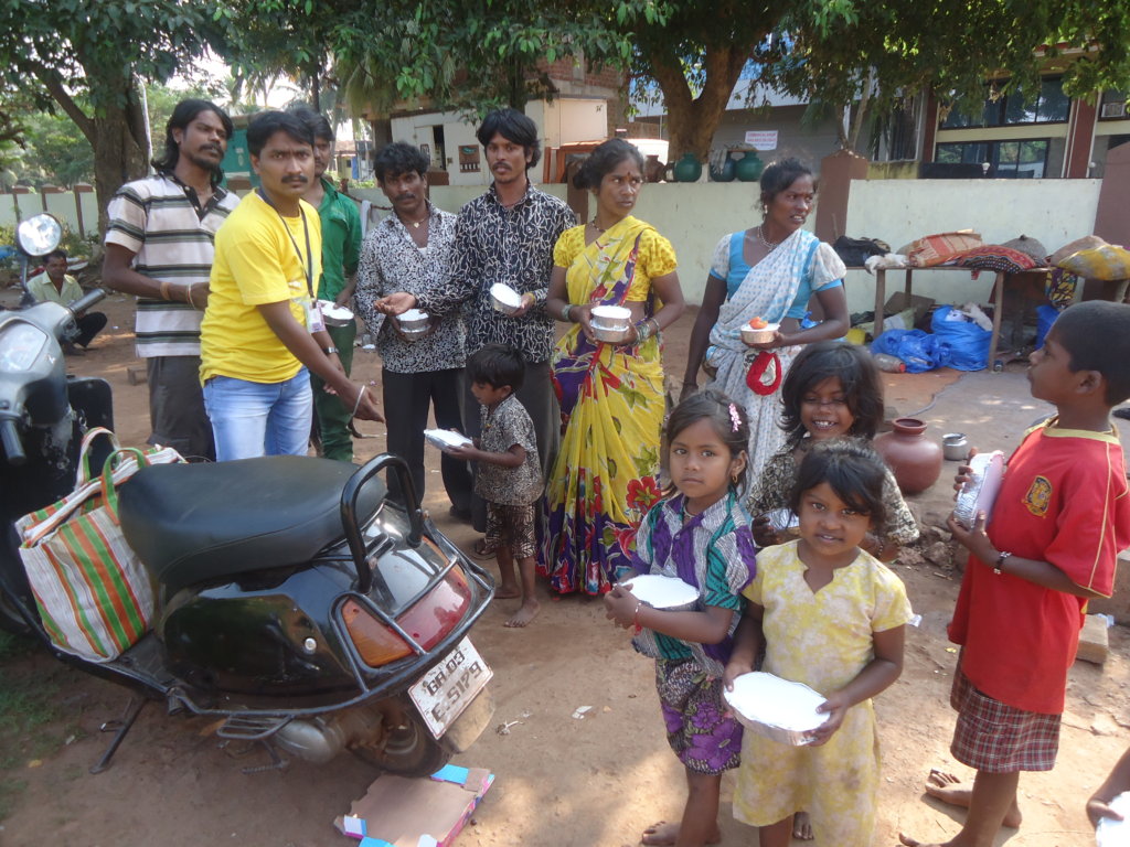 Feed slum children nutritious meal in India