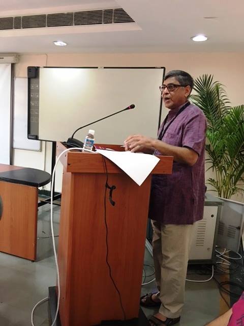 Dr.Arun Gupta addressing the participants