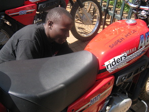 Dan Nyakundi, Riders' technician in Kenya