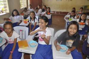 Happy Kasambuhan students: lunch and clean water