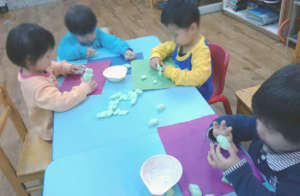 Art exploration for younger children