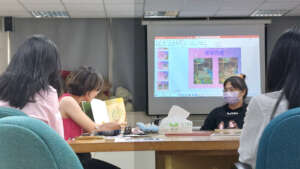 Practing : Telling picture books