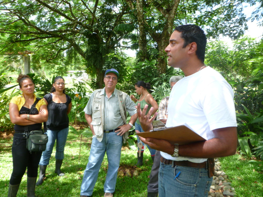 Build a community tree nursery in Costa Rica