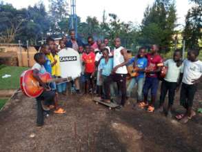 Kids fixing Canal + Antenal