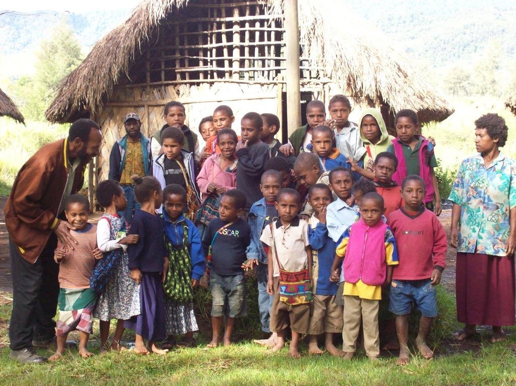 Papua New Guinea Children in traditional Welcome a