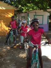 These cyclists are rocking their helmets & shades!