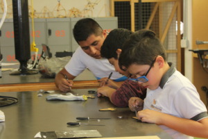 Julio teaching a class in the MakersLab