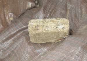 Brick made from peanut shells