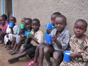Children drinking their morning porrige