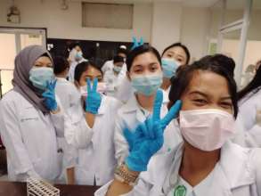 Student Nurses in the Lab