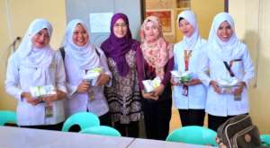 Nursing Students receiving med supplies from AAI