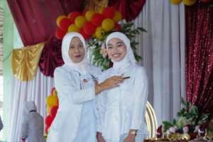 A new nursing grad and her instructor