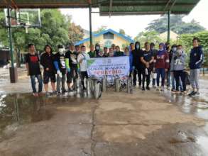 Students and volunteers clear school grounds