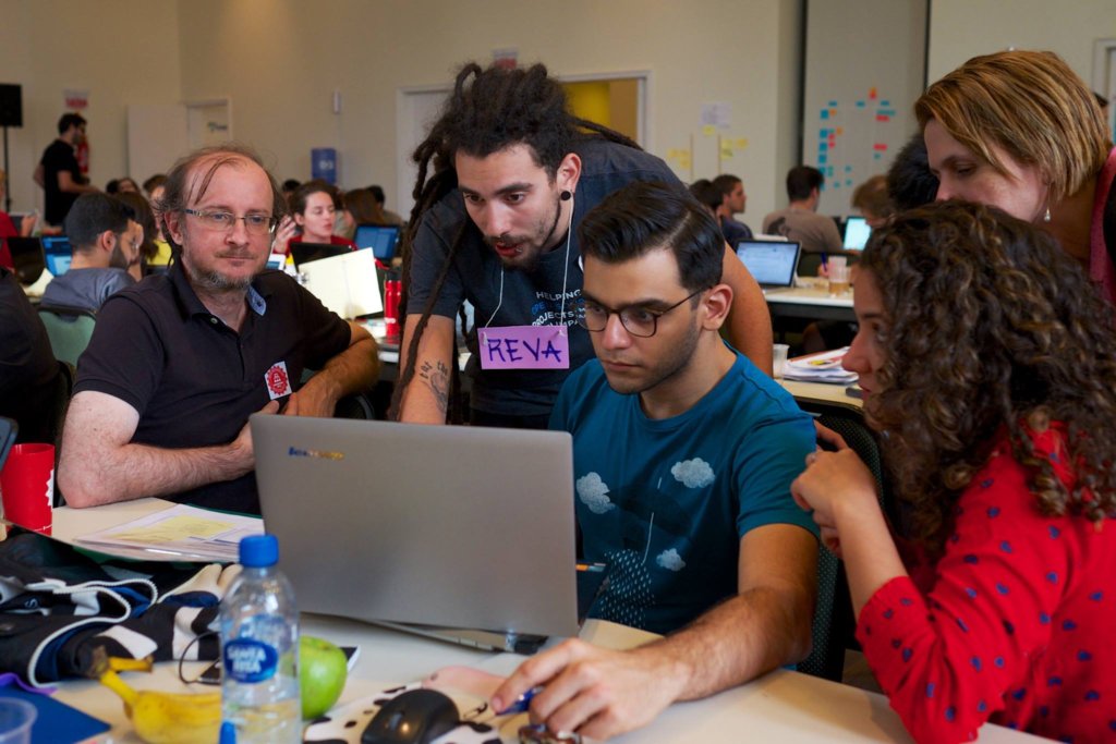 Support Over 100 Brazilian Social Innovators