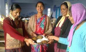 Herbal medicine preparation training (Thulidhalai)
