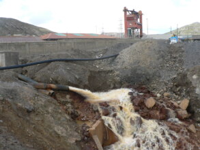 The discharge of the mine into the rio Ragra