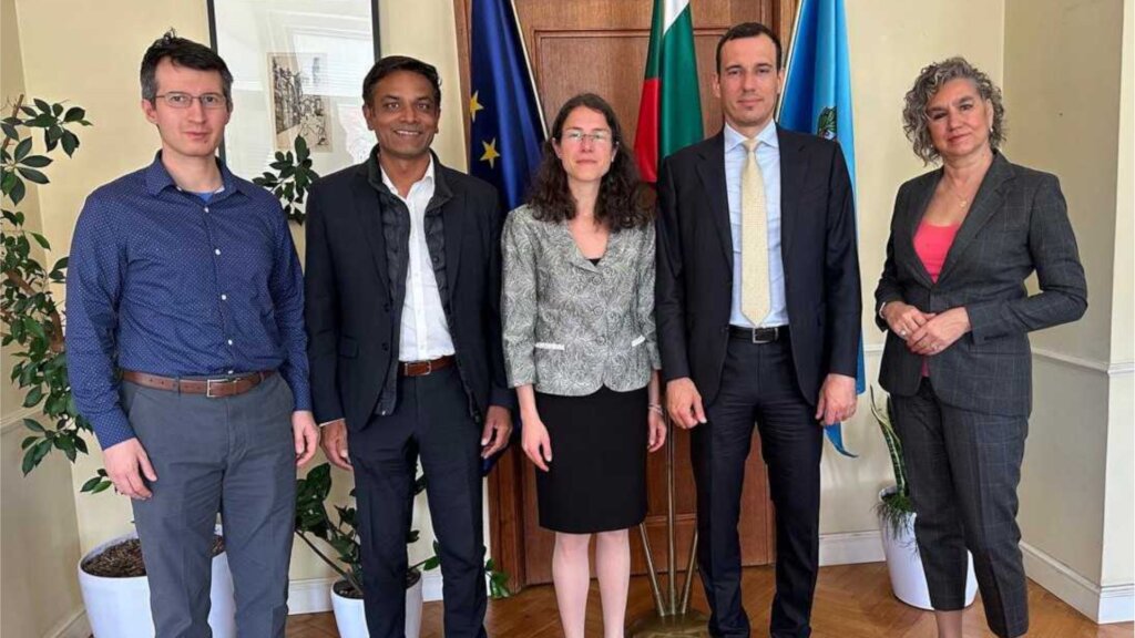 Khan Academy's Sandeep Bapna meeting Sofia Mayor