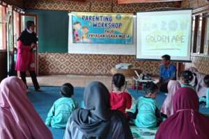 Miss Heti- preschool teacher welcoming the parents