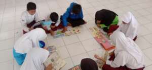 Reading the books at the break time
