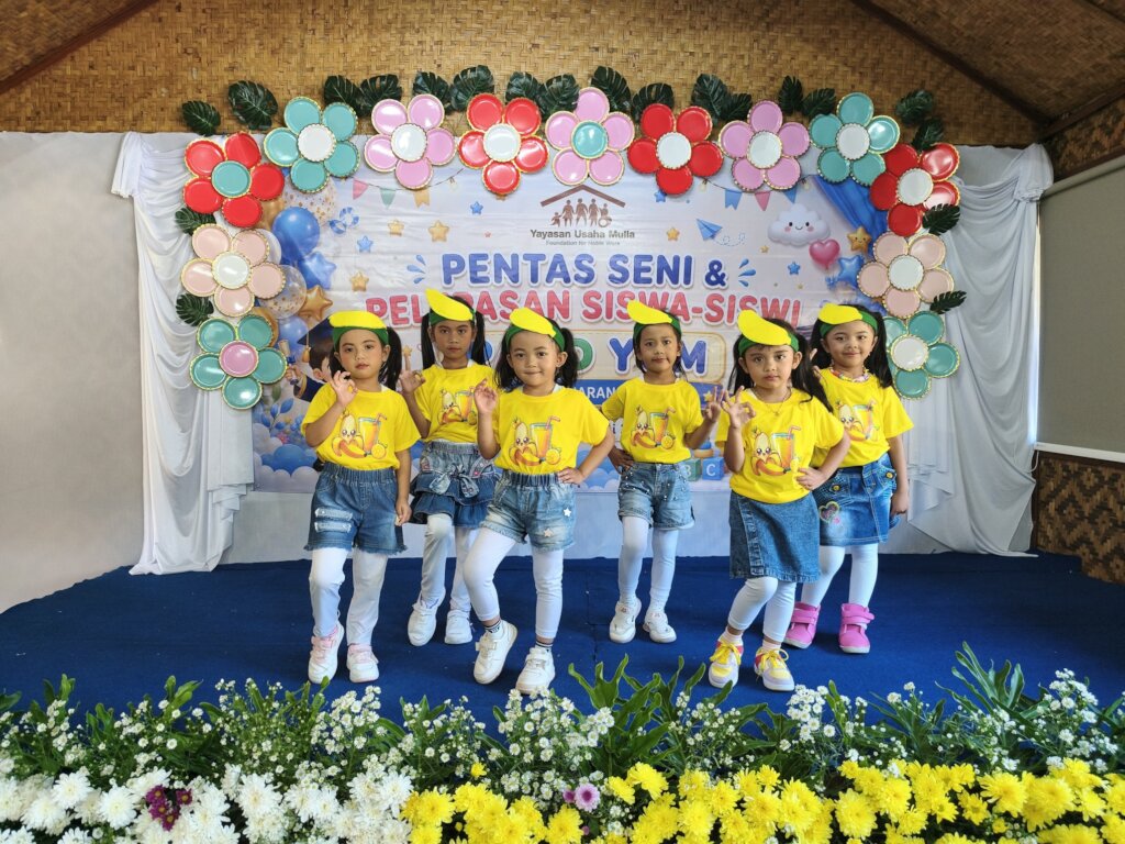 The Girls With Their Banana Chaca Dance
