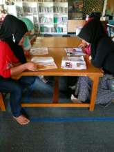 The mothers reading in YUM Library Cipanas
