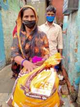 Distributing food parcels