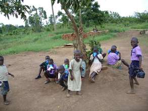 Children feeding at break time