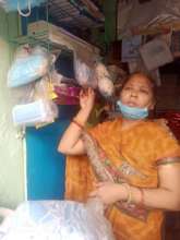 Gayatri selling masks to support her 4 daughters