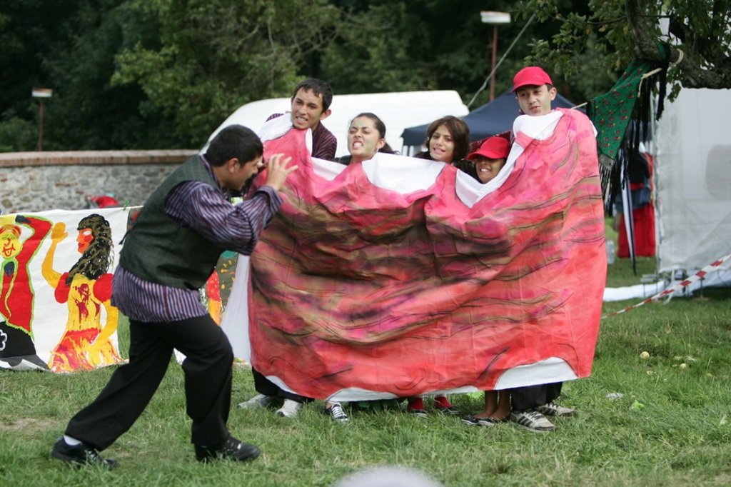 Provide Education for Talented Roma Children