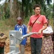 Walter helps install a tube well in DRCongo (2012)