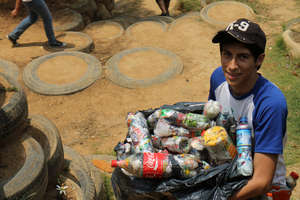 Students from Guate City donate bottles and time
