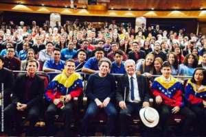 Gustavo Dudamel and the full orchestra