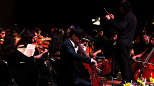 Oswaldo como solista con la Orquesta MUVI