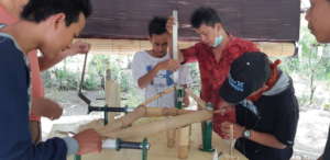 Bike-building training for youth from Desa Ban