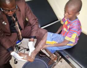 Foot exam at the Bamako clinic