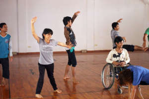 Savun in dance class with fellow IAC students