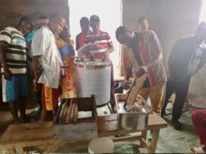 Demonstration on extracting honey
