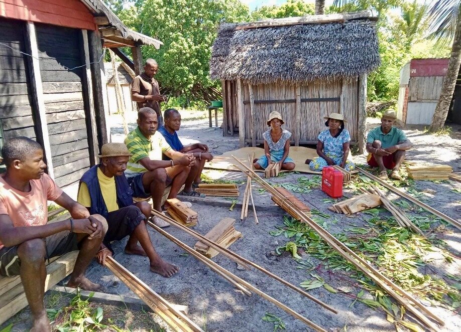 Wood and nail distribution in Vatambe