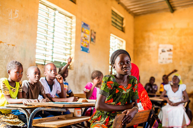 Educate girls and fight poverty in Senegal