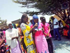 A scholar addresses the crowd of 300 people.